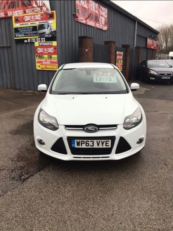 White Used 2013 Ford Focus Zetec Hatchback | £3,495 (Expensive) - Image 1/4