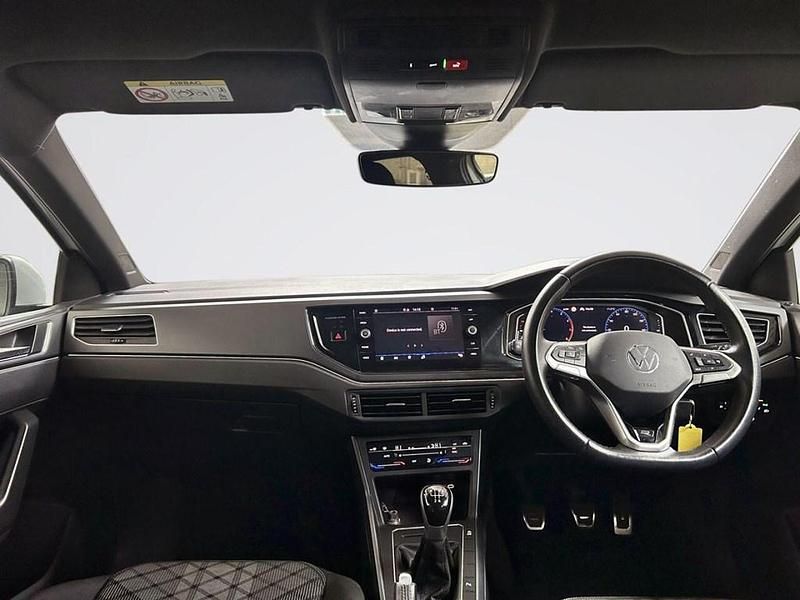 Begagnad VW Polo R-line 95 HK (69 kW) 2024 Vit Halvkombi