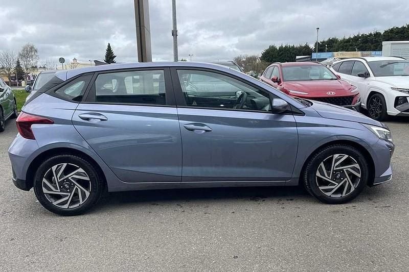 Used Hyundai i20 Advanced 100 HP (73 kW) 2024 Meta blue Hatchback