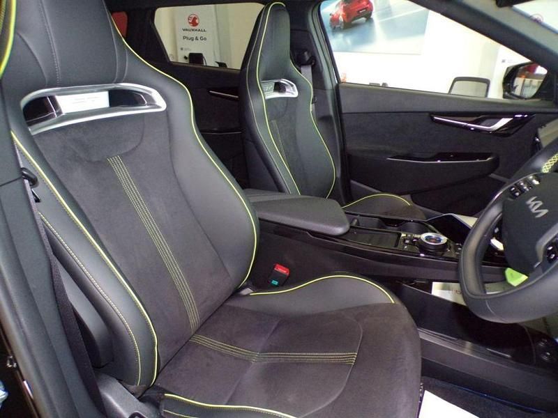 Black New 2025 Kia EV6 SUV | £41,899 (Super price) - Image 1/4