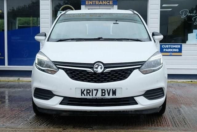 Used Vauxhall Zafira Tourer Design Edition 138 HP (101 kW) 2017 White MPV