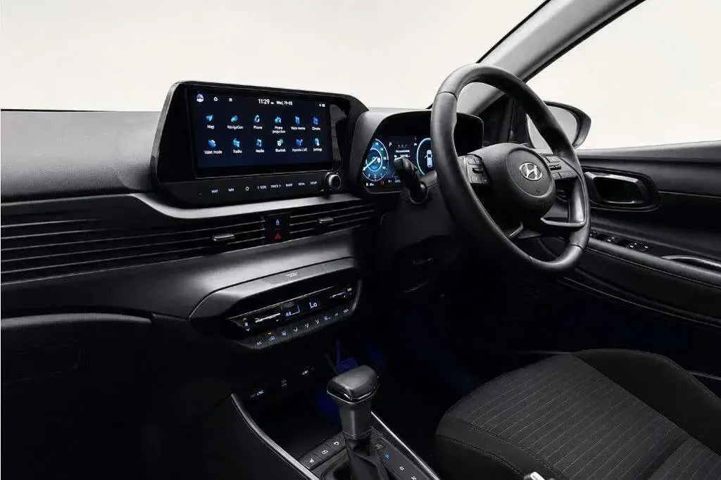 Used Hyundai i20 Premium 100 HP (73 kW) 2023 Blue Hatchback