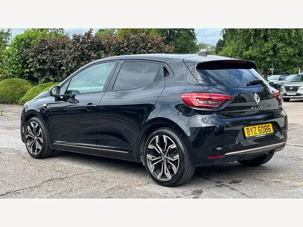 Used Renault Clio SE 140 HP (102 kW) 2022 Black  Hatchback