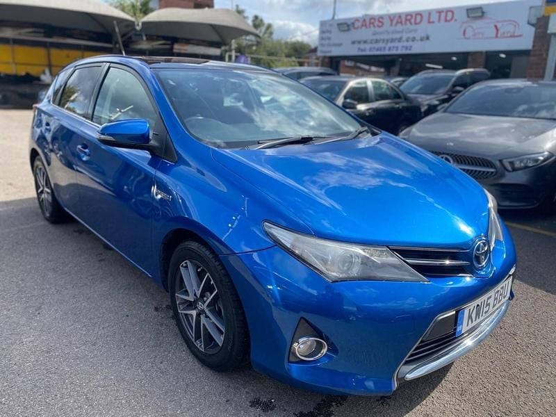 Blue Used 2015 Toyota Auris Hybrid Plus Hatchback | £8,999 (Fair price) - Image 1/4