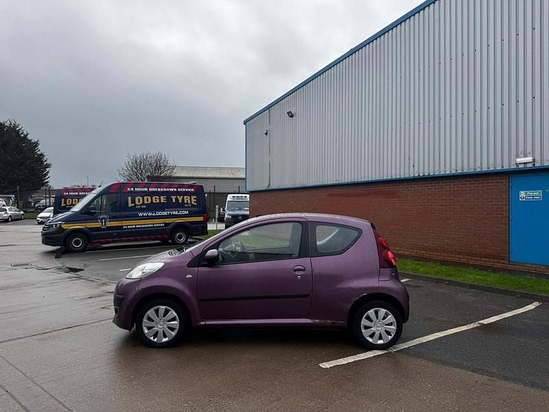 Used Peugeot 107 Active 68 HP (50 kW) 2012 Mauve/purple Hatchback