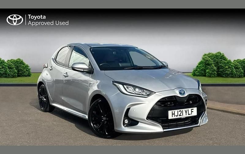 Silver Used 2021 Toyota Yaris Hybrid Hatchback | £16,736 (Fair price) - Image 1/4