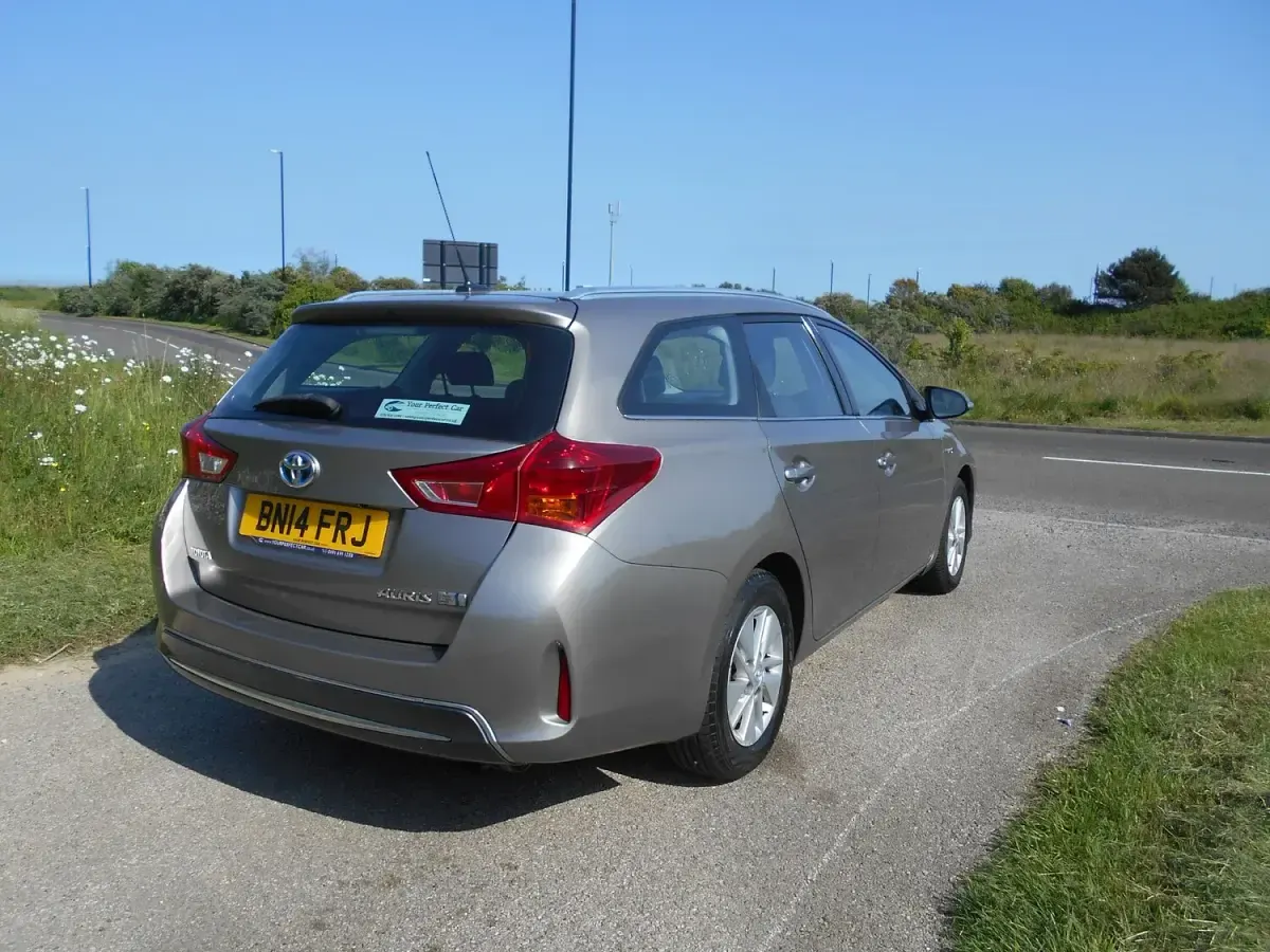 Usado Toyota Auris Hybrid 2014 Castanho Carrinha