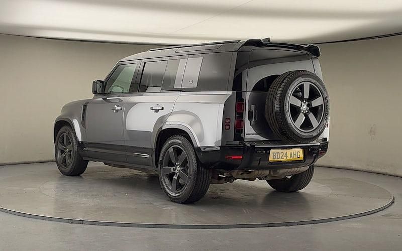 Used Land Rover Defender HSE Dynamic 300 HP (220 kW) 2024 Eiger grey SUV