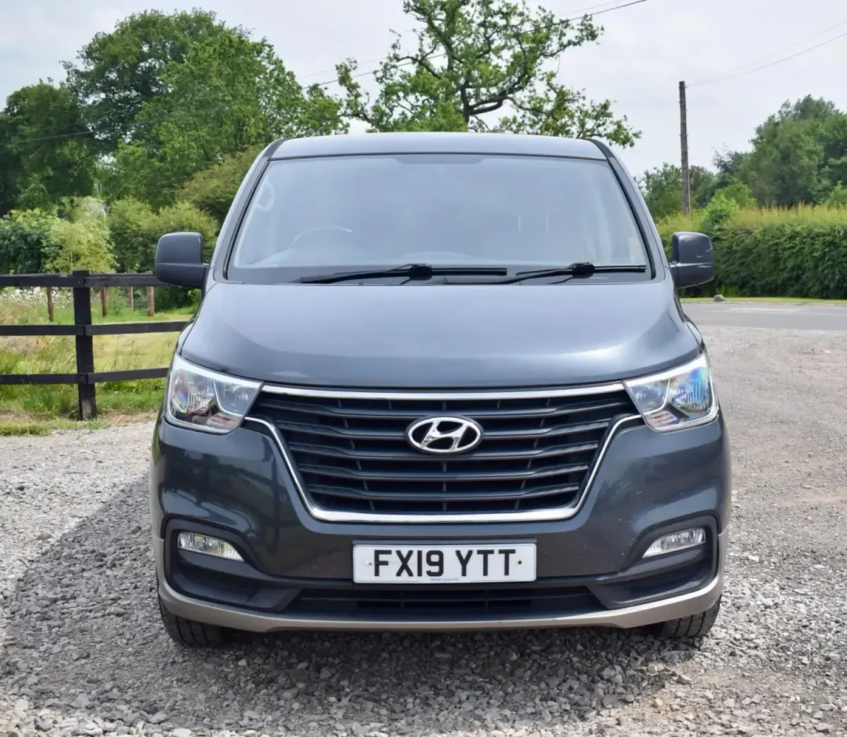 Used Hyundai I800 SE 136 HP (100 kW) 2019 Grey MPV