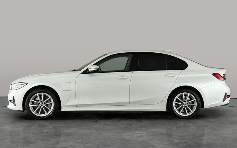 Used BMW 330e 292 HP (214 kW) 2020 White Sedan