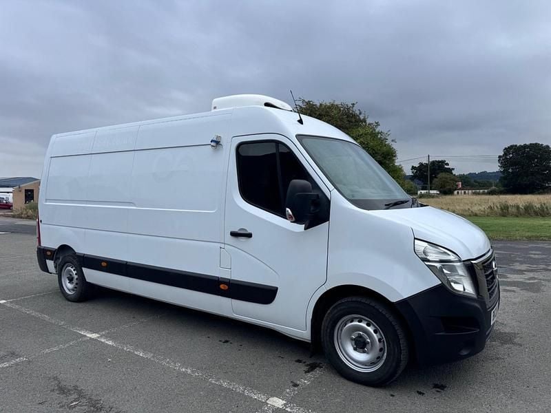 White Used 2020 Nissan NV400 Acenta Van | £8,290 (Fair price) - Image 1/4