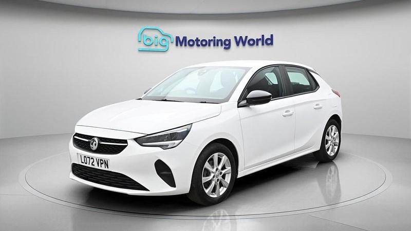 Used Vauxhall Corsa Design Edition 75 HP (55 kW) 2022 White Hatchback