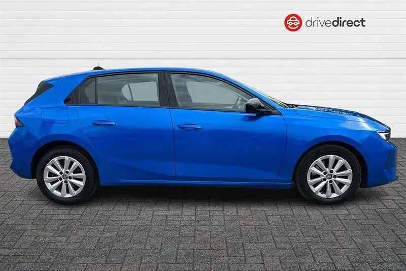 Used Vauxhall Astra Design Edition 130 HP (95 kW) 2022 Blue Hatchback