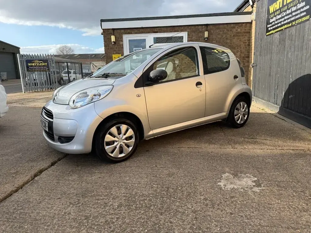 Begagnad Citroën C1 68 HK (50 kW) 2011 Grå Halvkombi