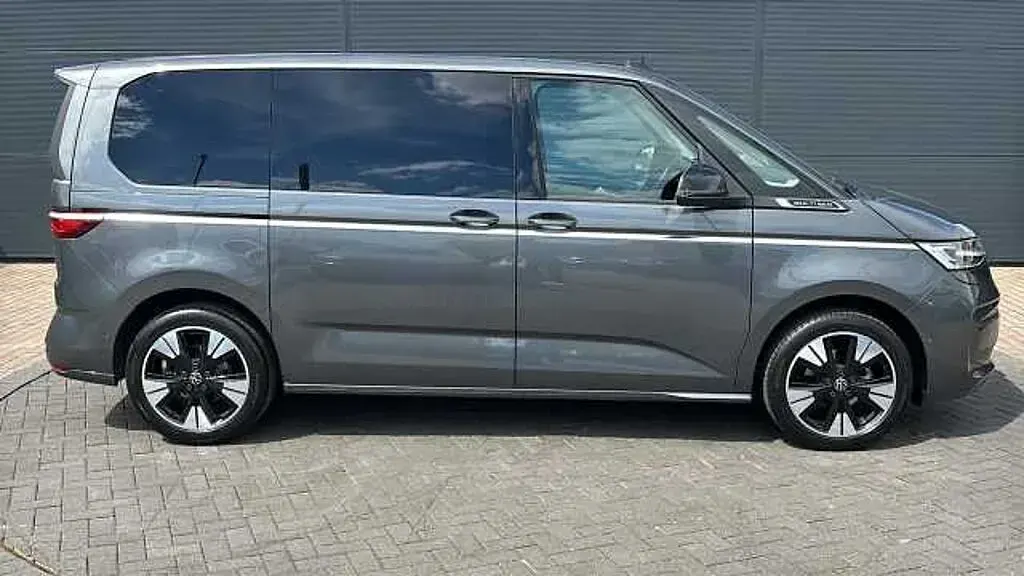 Begagnad VW Multivan Style 150 HK (110 kW) 2025 Grå Minibuss