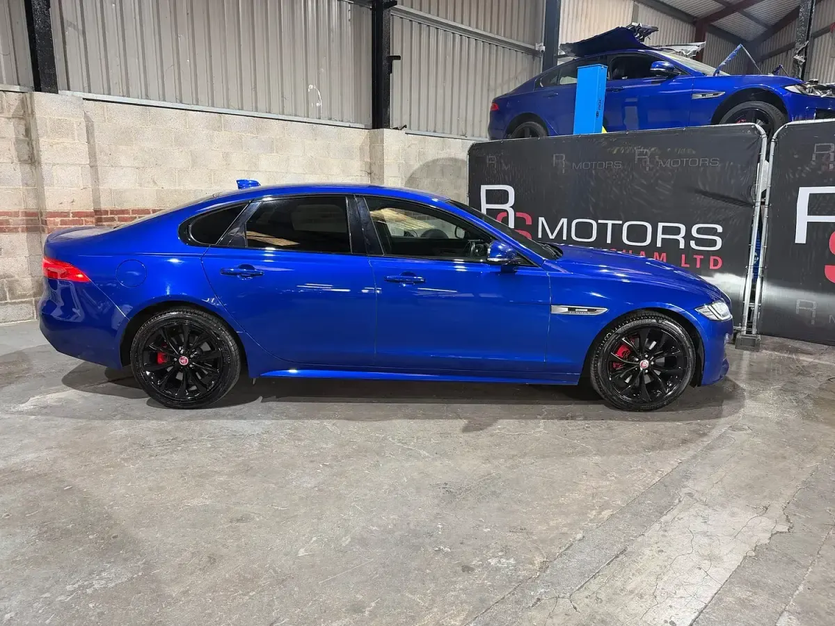 Used Jaguar XF R-Sport 180 HP (132 kW) 2019 Blue Sedan