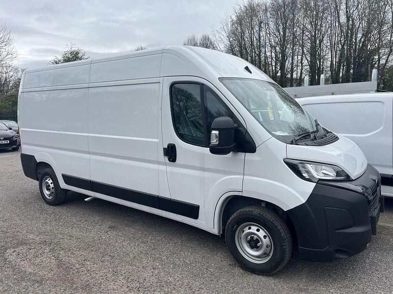 New Vauxhall Movano S 140 HP (102 kW) 2026 Kaolin white