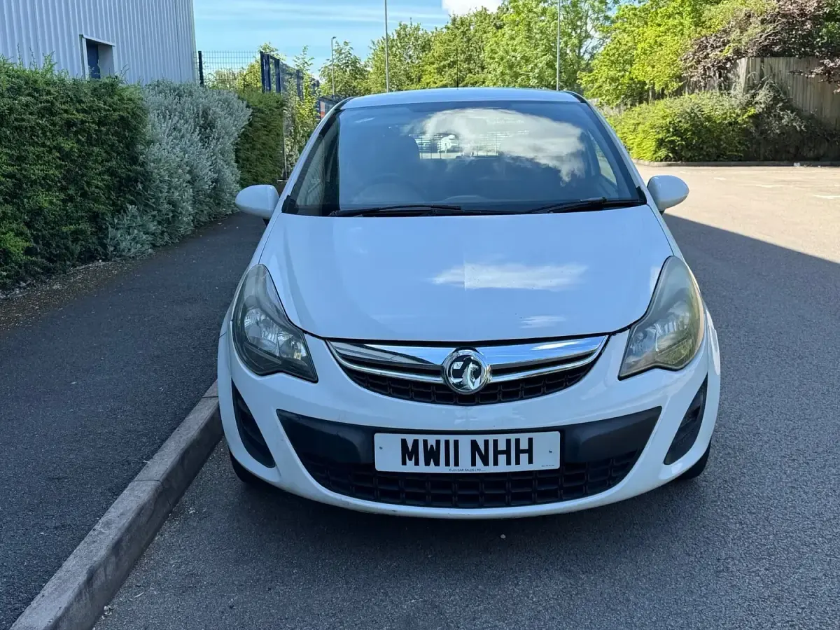 Used Vauxhall Corsa 2011 White Hatchback