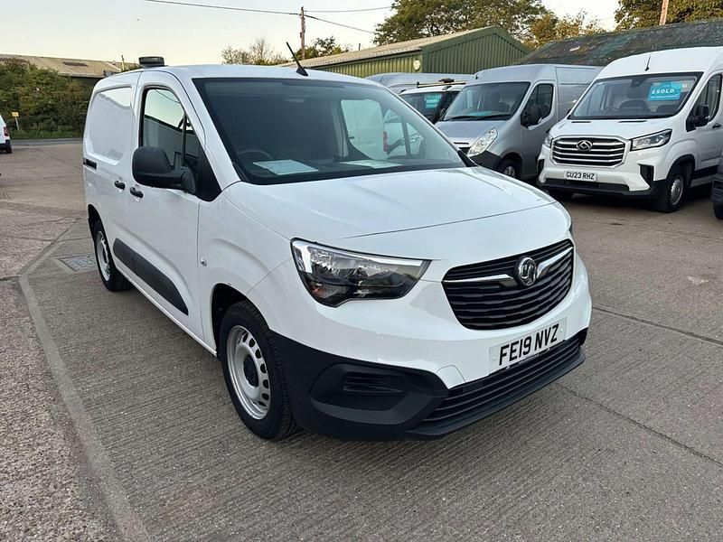 Used Vauxhall Combo Edition 100 HP (73 kW) 2019 White MPV