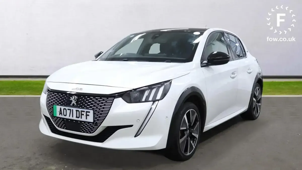 Used Peugeot e-208 Premium 100 kW (136 HP) 2021 White Hatchback