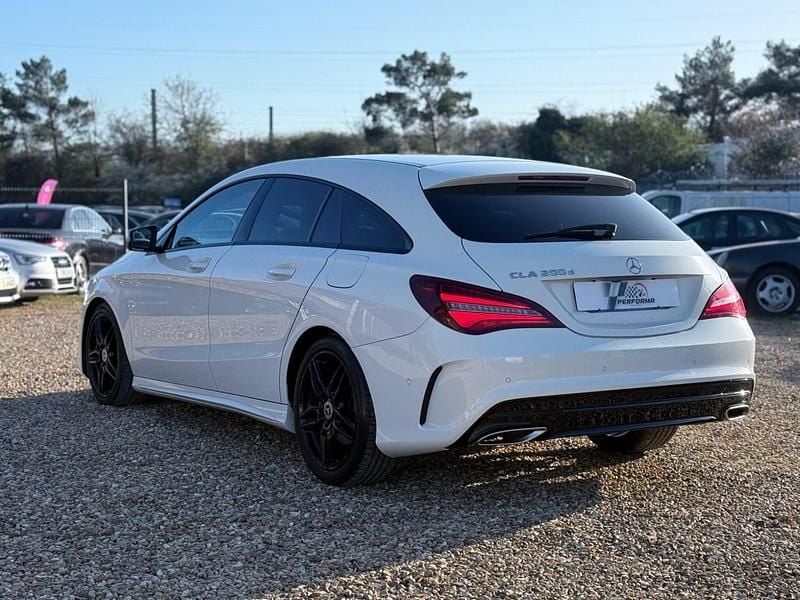 Used Mercedes CLA200 Shooting Brake AMG line 136 HP (100 kW) 2017 White Estate