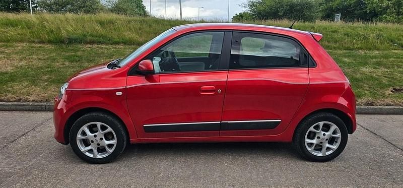 Red Used 2015 Renault Twingo Dynamique Hatchback | £4,695 (A bit pricey) - Image 1/4