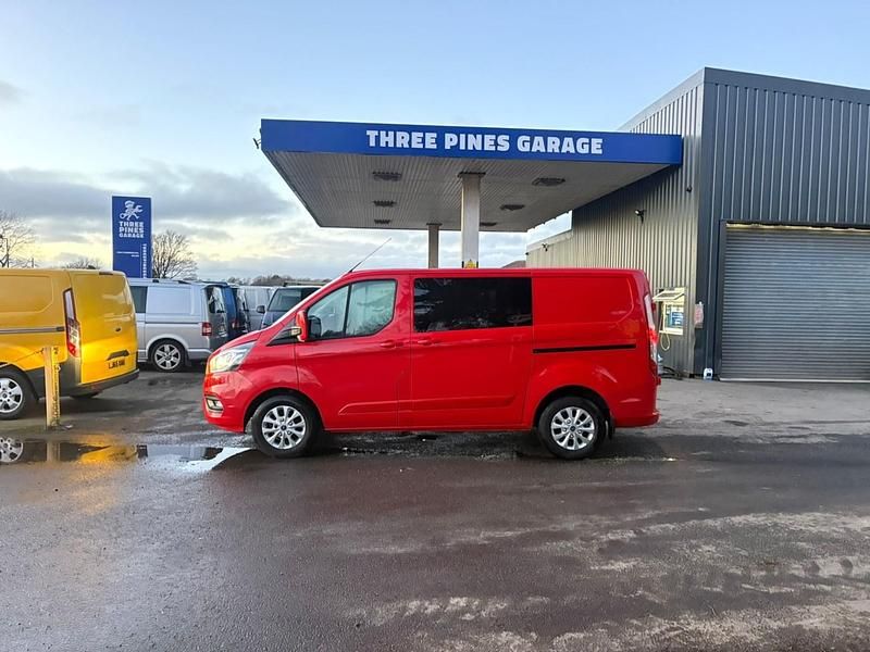 Used Ford Transit Custom Limited 130 HP (95 kW) 2018 Red Van