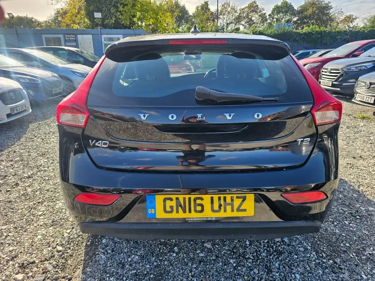Usado Volvo V40 SE 122 HP (89 kW) 2016 Preto Carrinha
