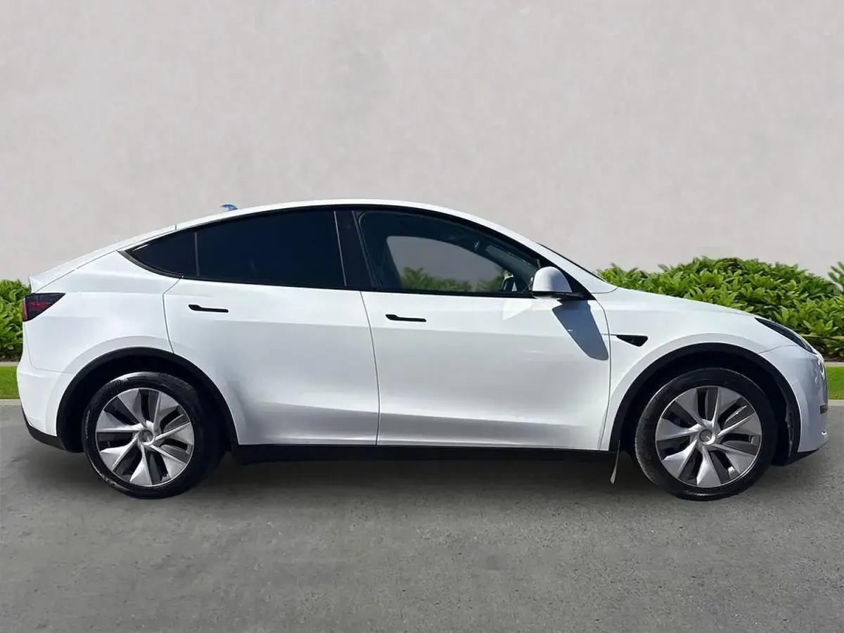 Używany Tesla Model Y RWD 254 kW (346 KM) 2024 Biały SUV