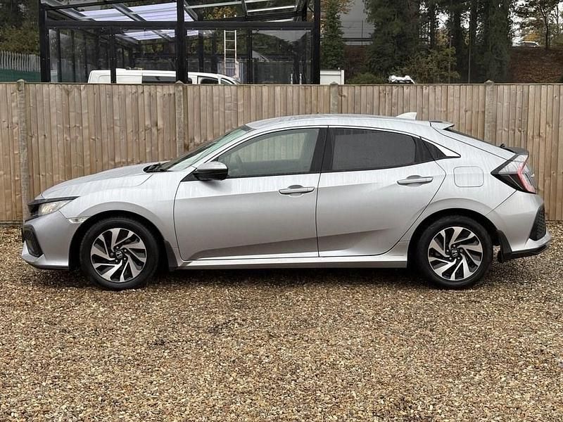 Used Honda Civic SE 129 HP (94 kW) 2018 Silver Hatchback