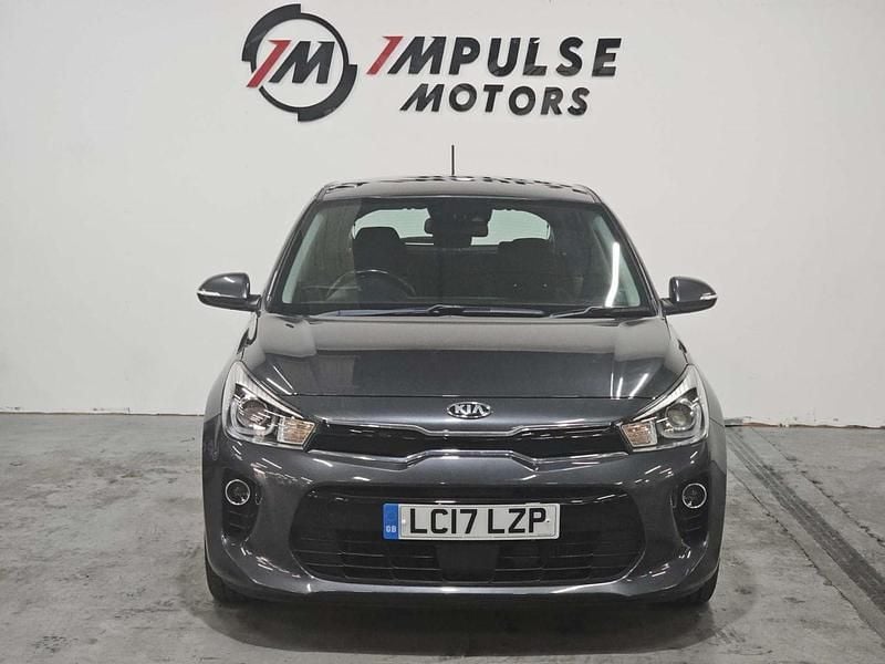Usado Kia Rio 76 HP (55 kW) 2017 Cinzento Citadino