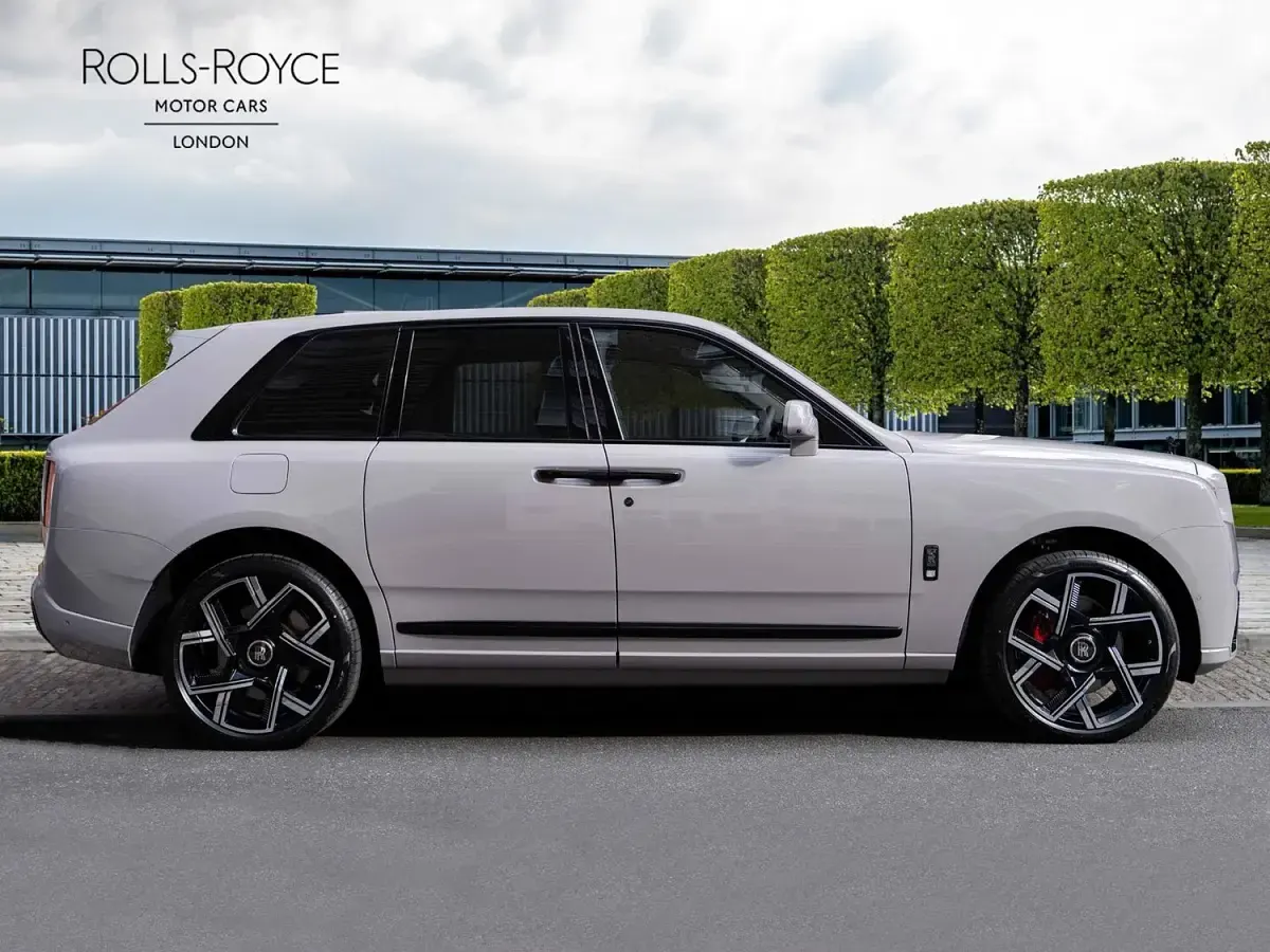 New Rolls Royce Cullinan 571 HP (419 kW) 2026 Tempest grey SUV