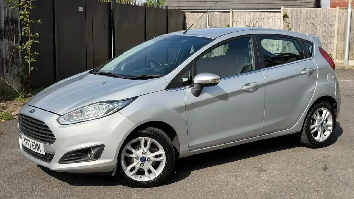 Begagnad Ford Fiesta Zetec 2017 Silver Halvkombi
