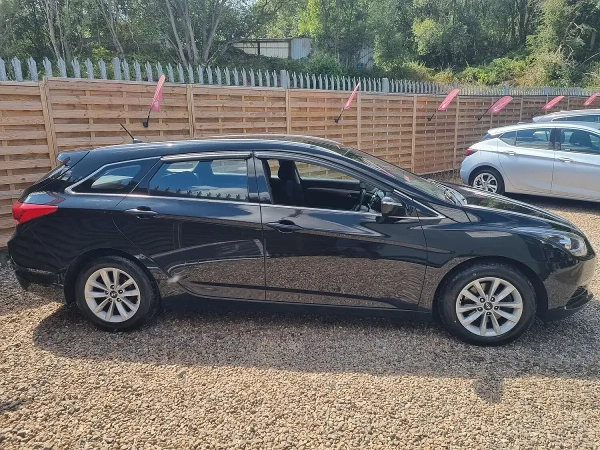 Used Hyundai i40 141 HP (103 kW) 2017 Black Estate