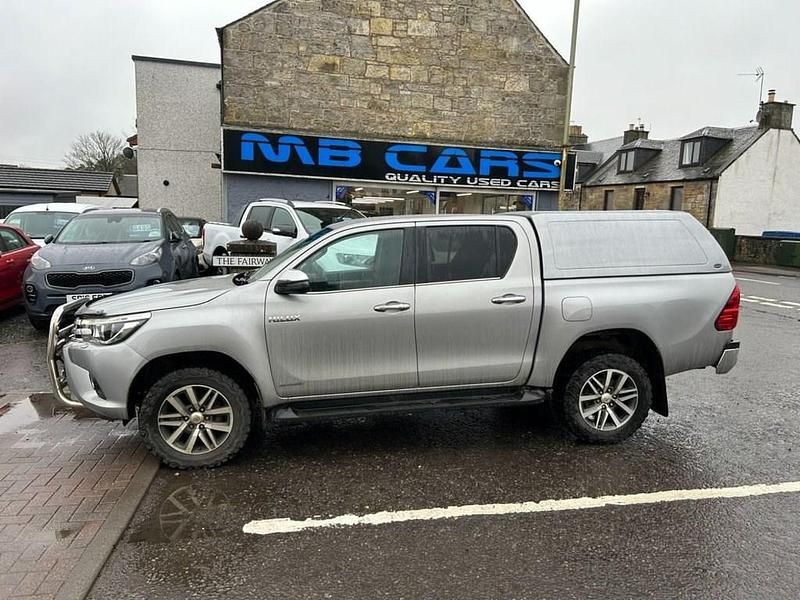 Used Toyota HiLux 150 HP (110 kW) 2019 Silver Pickup