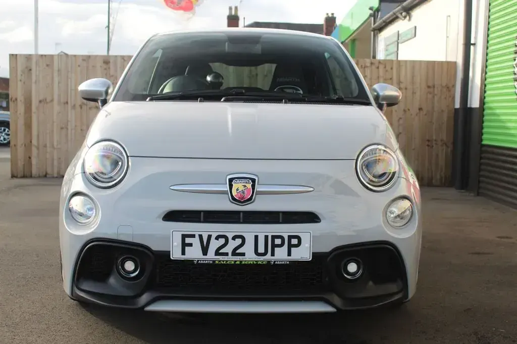 Begagnad Abarth 595 Turismo 165 HK (121 kW) 2022 Grå Halvkombi