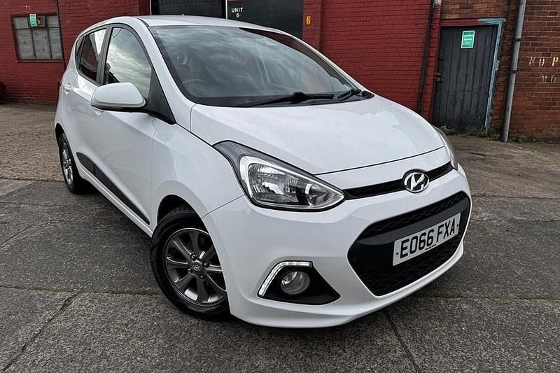White Used 2016 Hyundai i10 Premium Hatchback | £5,500 (Fair price) - Image 1/1