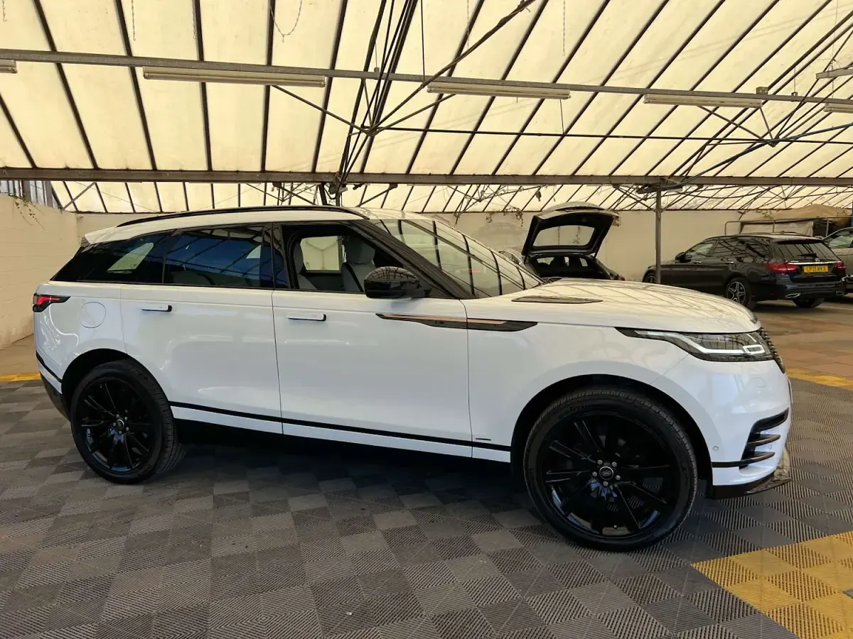 Used Land Rover Range Rover Velar SE Dynamic 2019 Fuji white SUV