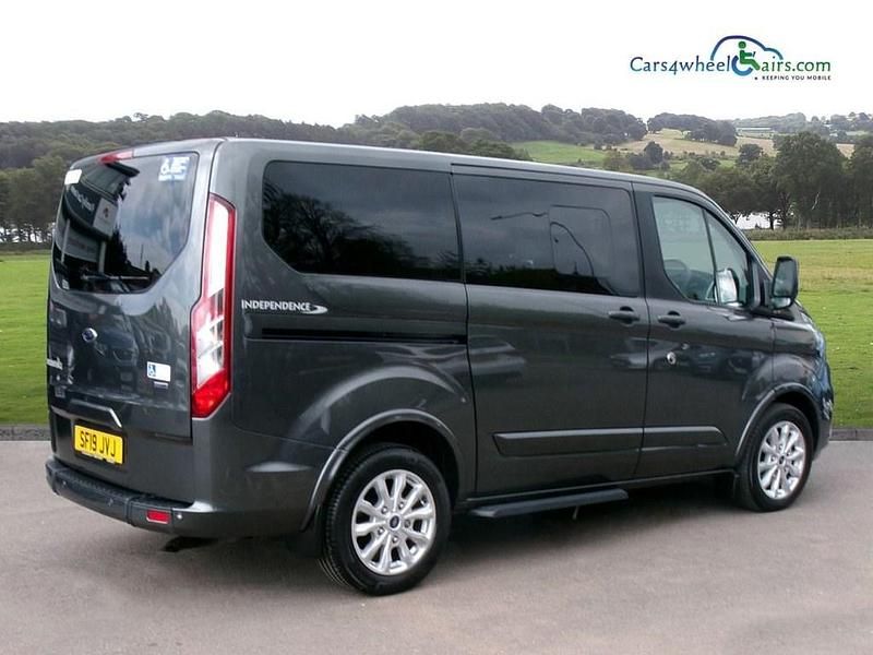 Used Ford Tourneo Titanium 130 HP (95 kW) 2019 Grey MPV
