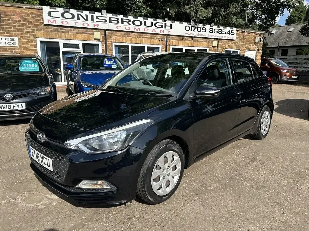 Used Hyundai i20 73 HP (53 kW) 2016 Black Hatchback