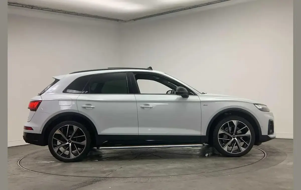 Used Audi Q5 Advanced 261 HP (191 kW) 2023 White SUV