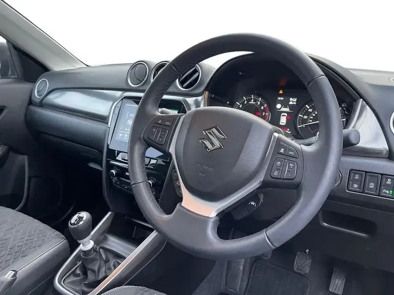Używany Suzuki Vitara 129 KM (94 kW) 2025 Czarny SUV