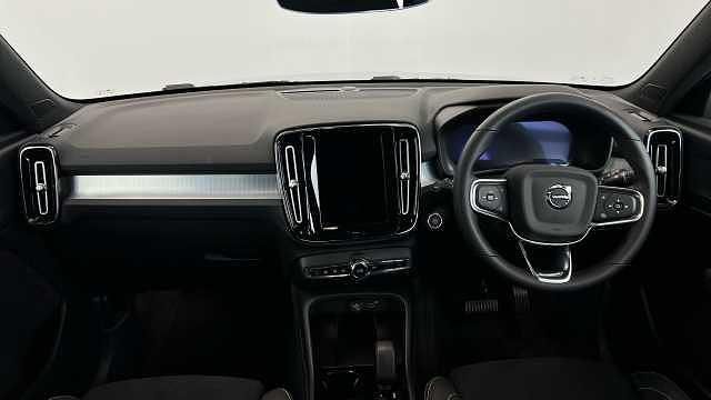 Used Volvo XC40 Plus 161 HP (118 kW) 2025 Silver SUV