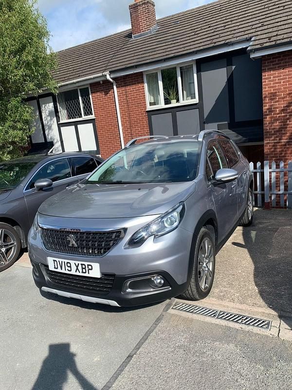 Grey metallic Used 2019 Peugeot 2008 Allure SUV | £7,795 (Super price) - Image 1/4