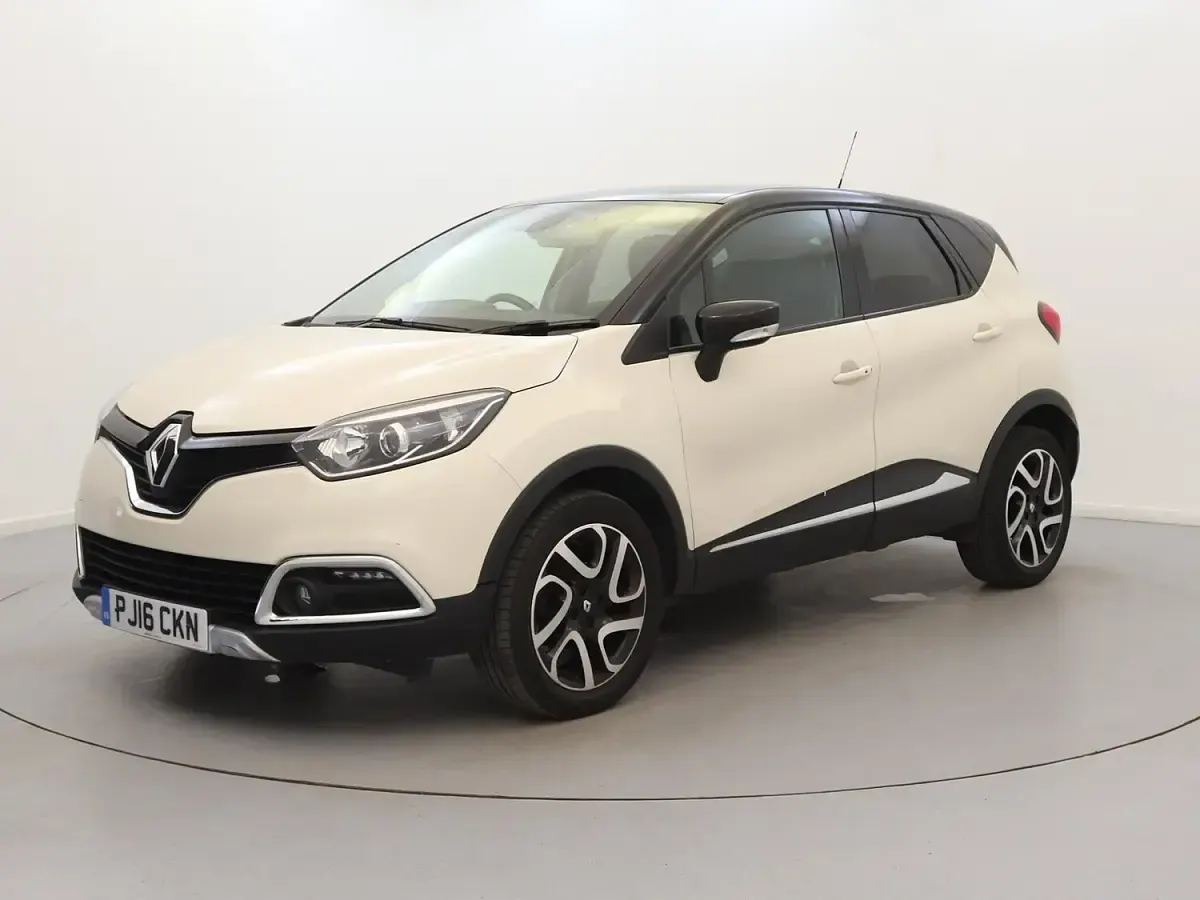 Used Renault Captur Signature 90 HP (66 kW) 2016 Cream/black SUV
