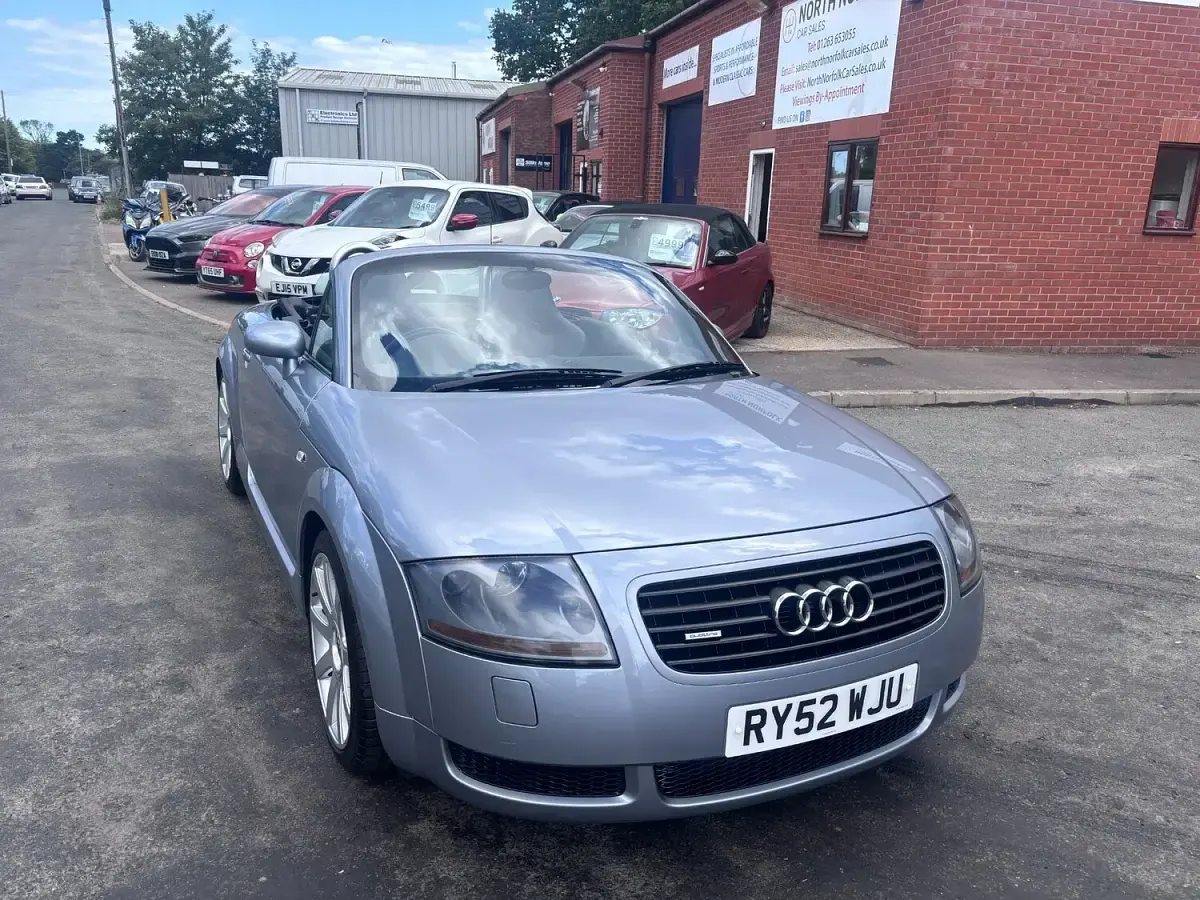 Used Audi TT Roadster Exclusive 225 HP (165 kW) 2002 Silver Cabriolet
