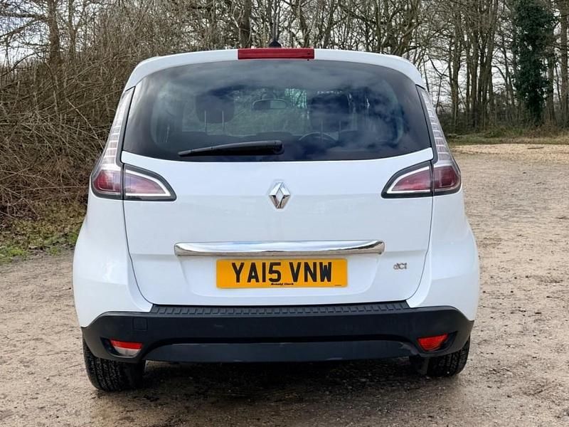 Used Renault Scénic III Dynamique 110 HP (80 kW) 2015 White MPV