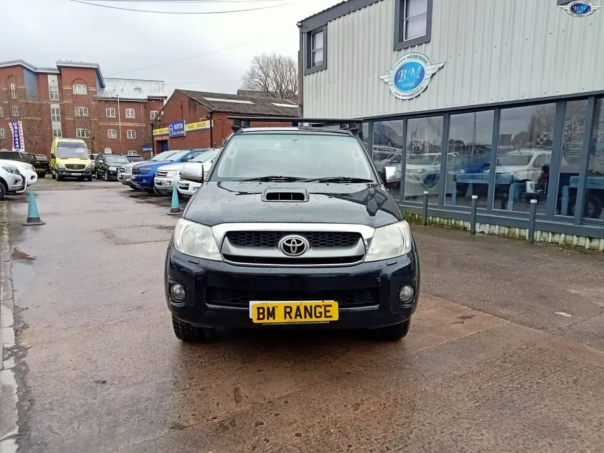 Used Toyota HiLux 2011 Black Pickup