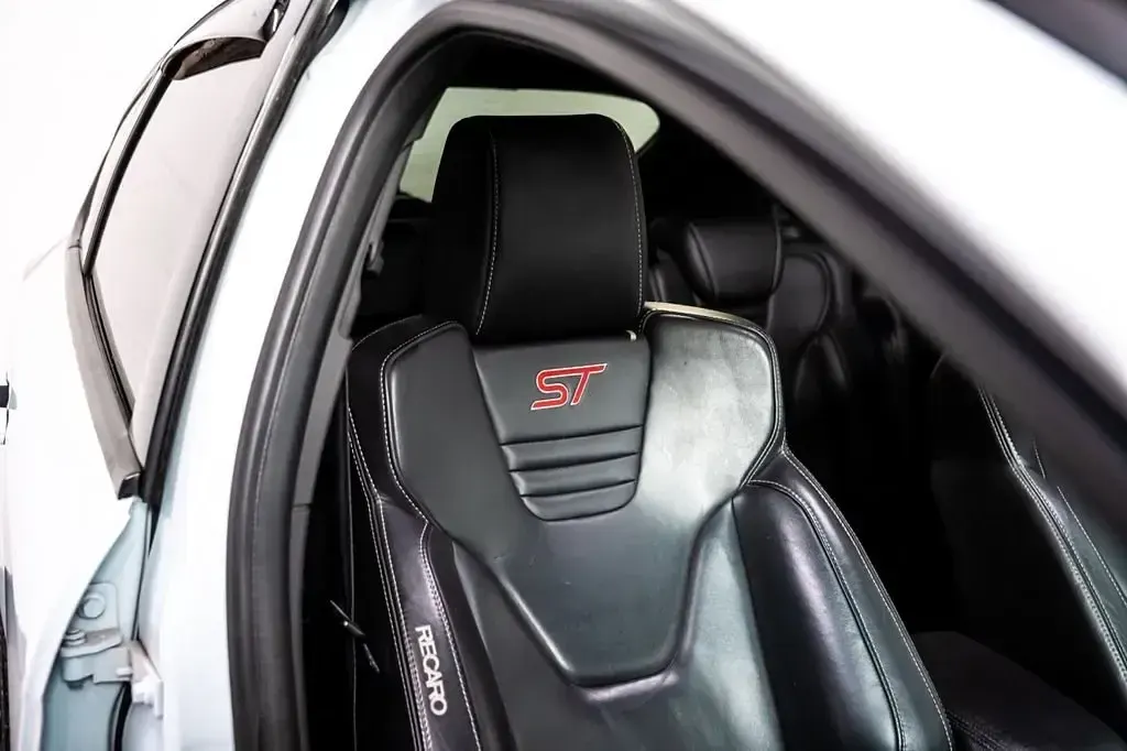 Usado Ford Focus ST 250 HP (183 kW) 2015 Branco Citadino