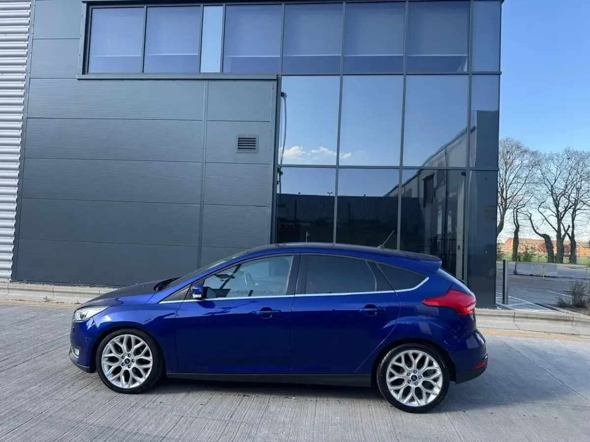 Usado Ford Focus Titanium X 120 CV (88 kW) 2018 Azul Utilitario